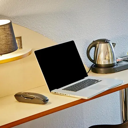 Kyriad Direct Lyon Eurexpo Hotel Bron