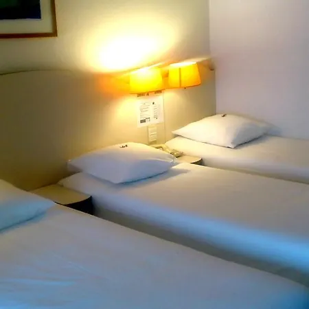 Отель Kyriad Direct Lyon Eurexpo 3*