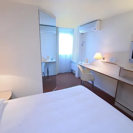 Kyriad Direct Lyon Eurexpo Hotel