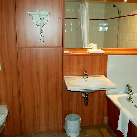 Kyriad Direct Lyon Eurexpo Hotel Bron