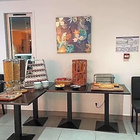 Hotel Kyriad Direct Lyon Eurexpo Bron