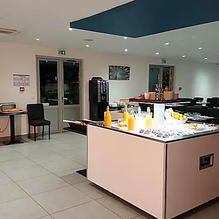 Hotel Kyriad Direct Lyon Eurexpo 3*