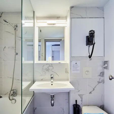 Hotel Kyriad Direct Lyon Eurexpo 3*